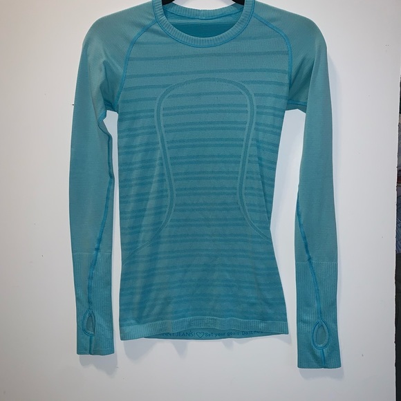 lululemon athletica Tops - Blue Lululemon size 4 swiftly Tech blue long sleeve top